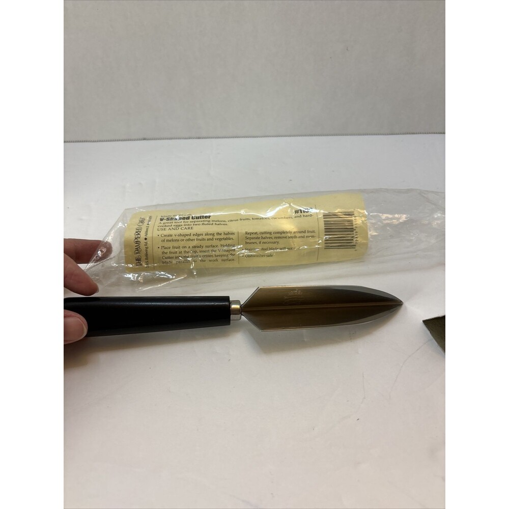 Pampered Chef V-Shaped Cutter #1160 NEW Fruits Vegetables Stainless Blade Knife